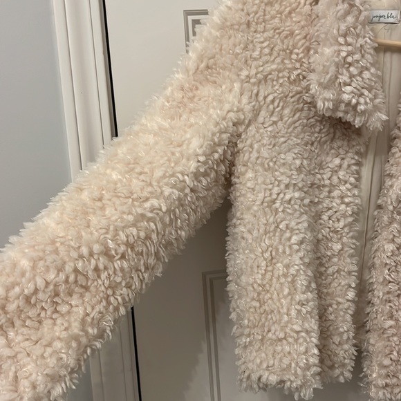 A Juniper Blu fuzzy jacket! - Picture 2 of 4